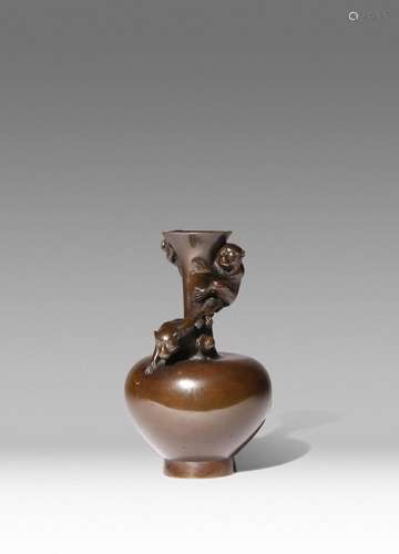 A MINIATURE JAPANESE BRONZE VASE WITH MONKEYS BY GENRYUSAI S...