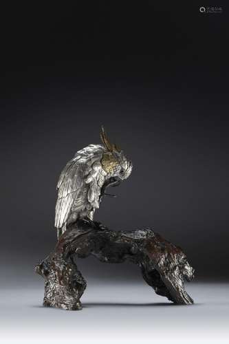 A FINE JAPANESE SILVERED BRONZE OKIMONO OF A COCKATOO BY MIT...