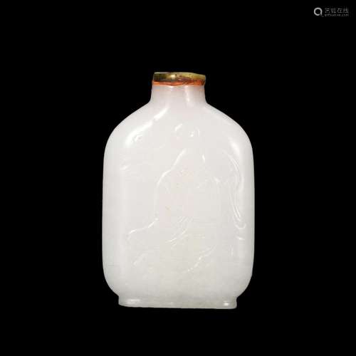 A WHITE JADE SNUFF BOTTLE