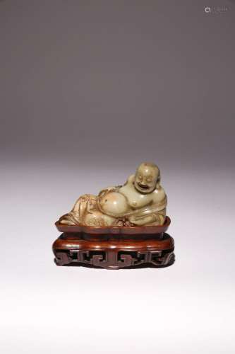 A CHINESE CARVED SOAPSTONE FIGURE OF BUDAI