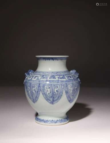 A CHINESE BLUE AND WHITE ARCHAISTIC VASE