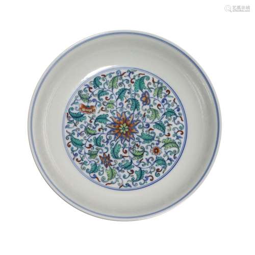 A BLUE AND WHITE FLORAL DISH