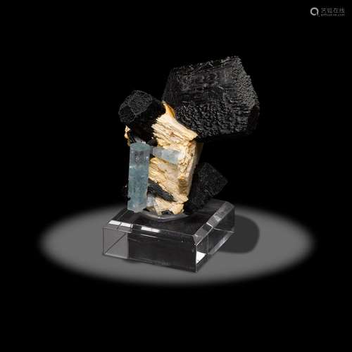 Aquamarine with Schorl