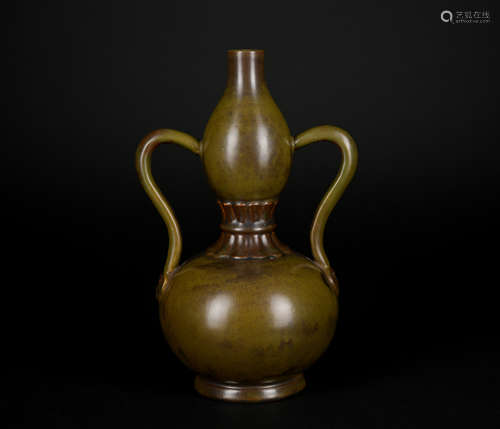 A tea dust glazed gourd-shaped vase