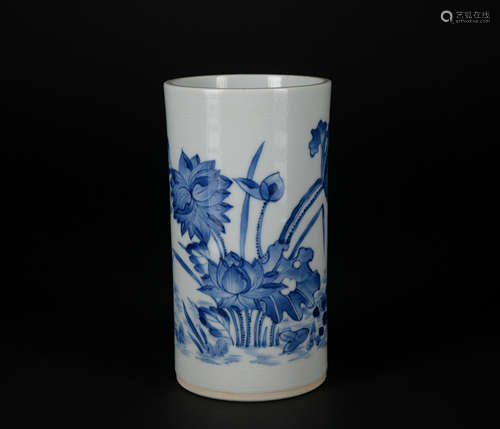 A blue and white 'floral and birds' pen container