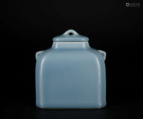 A blue glazed tea caddy