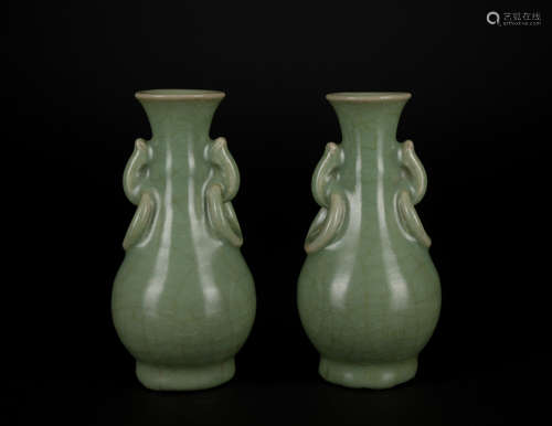 A pair of Long quan vase