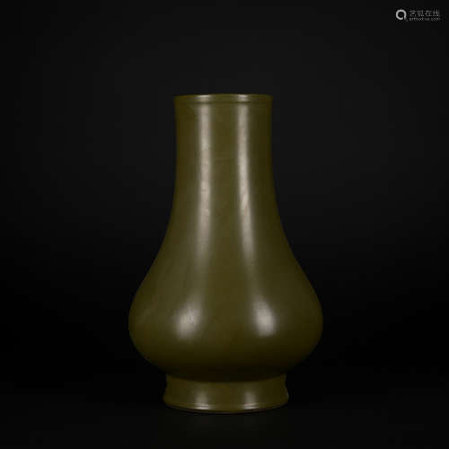 A tea dust glazed vase