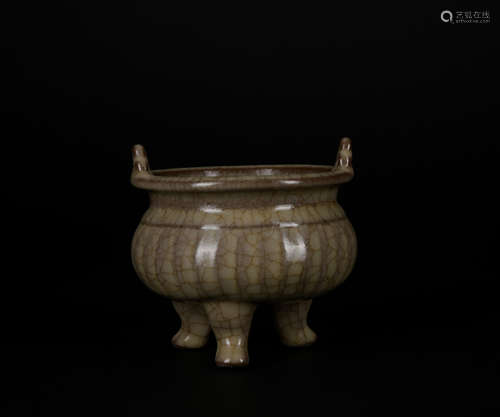 A Guan glazed censer