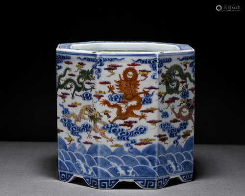 A blue and white and Wu cai 'dragon' pen container