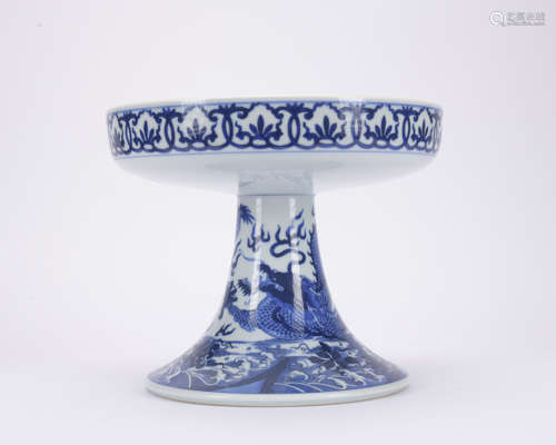 A blue and white 'dragon' stem-dish