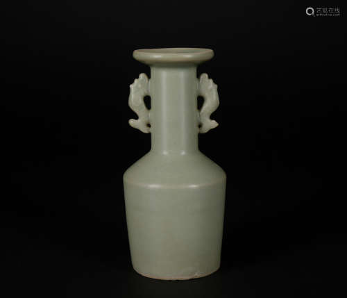 A Long quan vase with two ears
