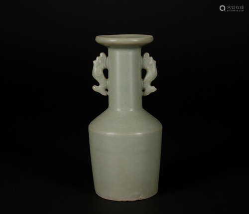 A Long quan vase with two ears