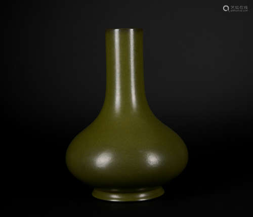 A tea dust glazed vase