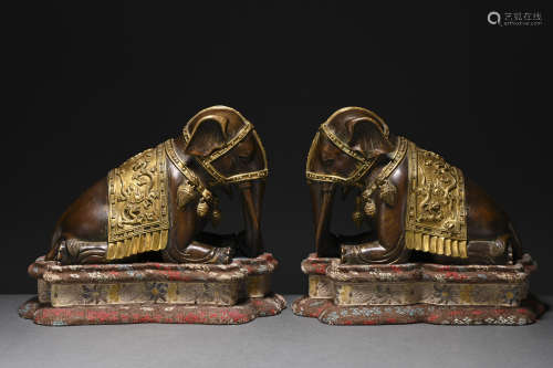 A pair of gilt-bronze statue of elephant
