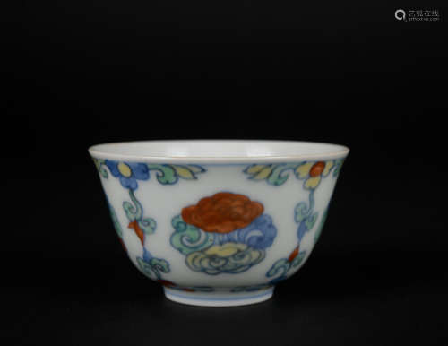 A Dou cai 'floral' bowl