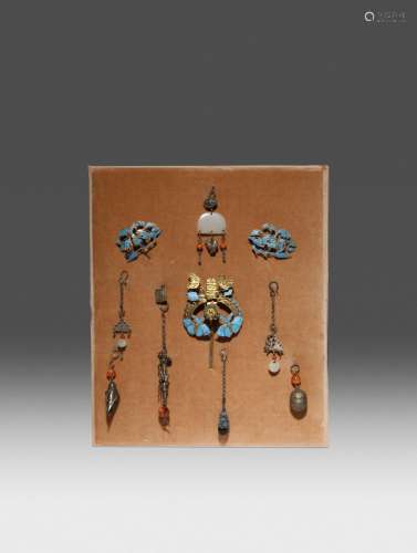 A GROUP OF CHINESE JEWELLERY ITEMS