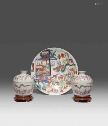 A CHINESE FAMILLE ROSE 'HUNDRED BOYS' DISH AND A PAIR OF BOW...