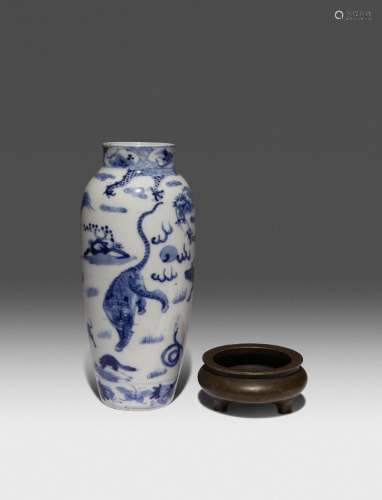 AN UNUSUAL CHINESE BLUE AND WHITE 'ANIMALS' VASE
