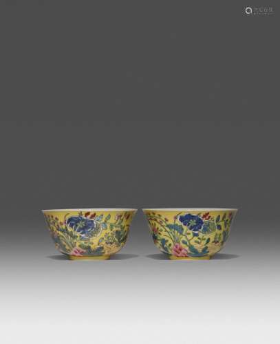 A PAIR OF CHINESE YELLOW-GROUND 'FLORAL' BOWLS