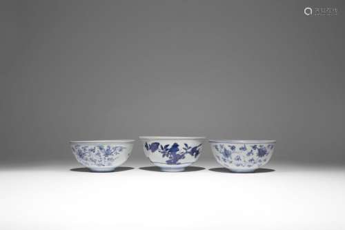THREE CHINESE MING STYLE BLUE AND WHITE BOWLS