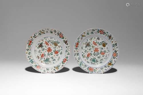 A PAIR OF CHINESE FAMILLE VERTE 'FLOWERS' PLATES