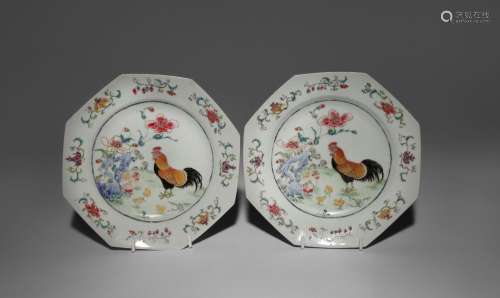 A PAIR OF CHINESE FAMILLE ROSE OCTAGONAL 'CHICKEN' PLATES