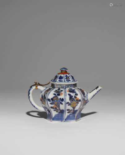 A CHINESE IMARI OCTAGONAL TEAPOT AND COVER