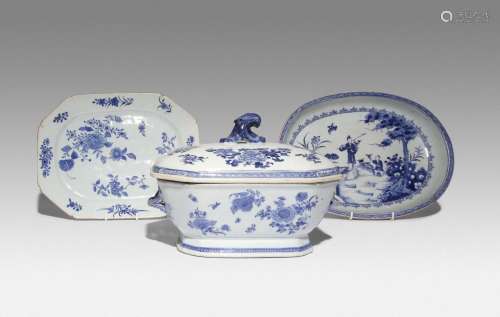 A CHINESE BLUE AND WHITE TUREEN, AN ASSOCIATED COVER AND TWO...