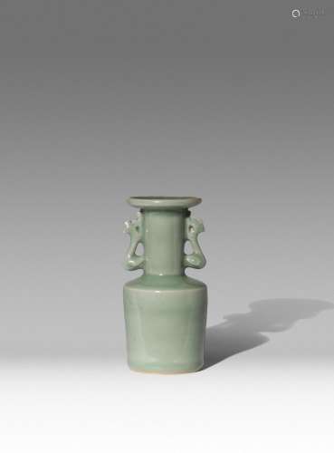 A CHINESE LONGQUAN CELADON MALLET VASE