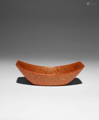 A CHINESE CORAL-GROUND AND GILT-DECORATED INGOT-SHAPED DISH