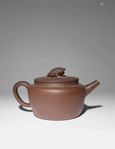 A LARGE CHINESE YIXING TEAPOT AND COVER