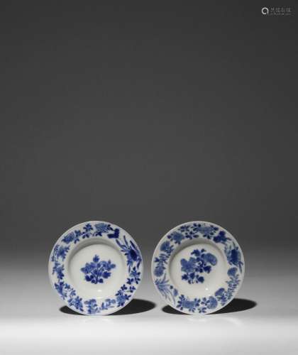 A PAIR OF CHINESE BLUE AND WHITE MINIATURE DISHES