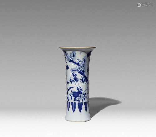 A CHINESE BLUE AND WHITE TRANSITIONAL STYLE SLEEVE VASE
