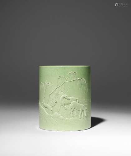 A CHINESE LIME GREEN GLAZED CYLINDRICAL BRUSHPOT, BITONG