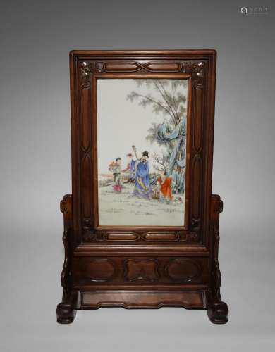 A CHINESE FAMILLE ROSE TABLE SCREEN