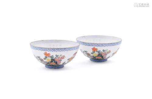 A pair of Chinese eggshell bowls