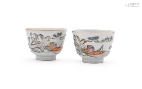A pair of Famille Rose small bowls