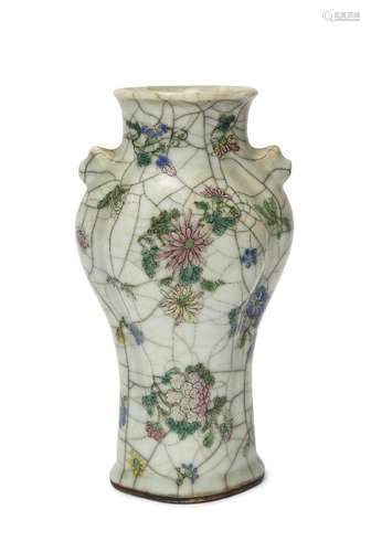 A Chinese porcelain Ge-type crackled-glazed and painted vase