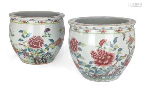 A pair of Chinese porcelain famille rose jardinières