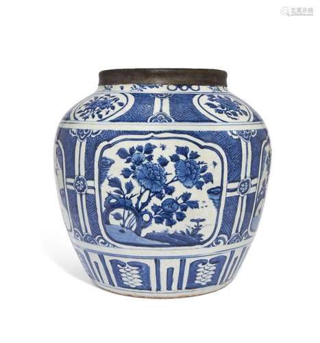 A large Chinese porcelain blue and white 'flowers' jar