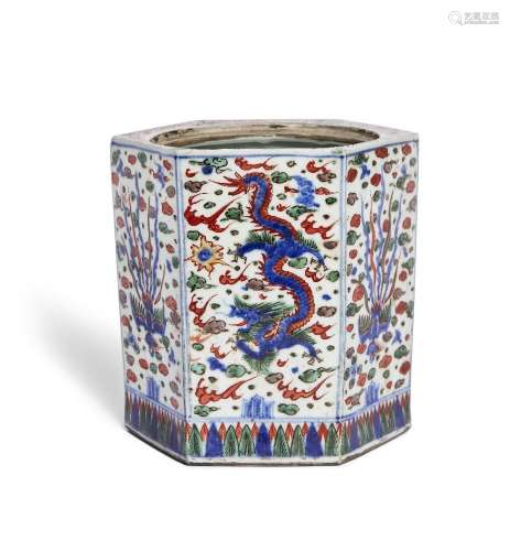 A Chinese porcelain wucai 'dragon and phoenix' jar