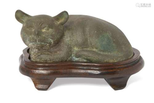 A Chinese bronze Han style figure of a cat