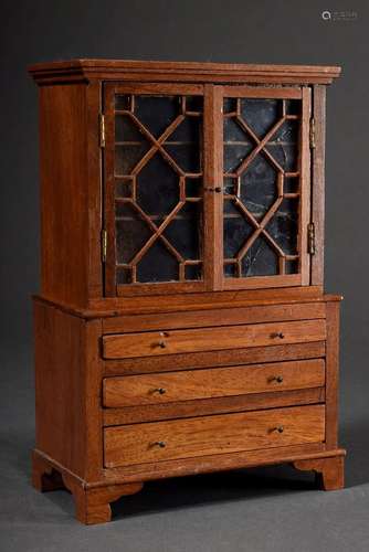 Small model display cabinet in English style around 1900