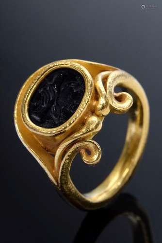 YG 917 Ring with floral designed rail and Roman sardonyx gem...