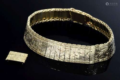 YG 585 bracelet with acanthus leaf engravings on rectangular...