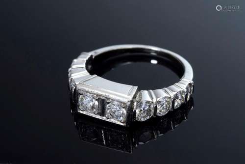 Elegant WG 585 ring with tiered brilliants (together approx....