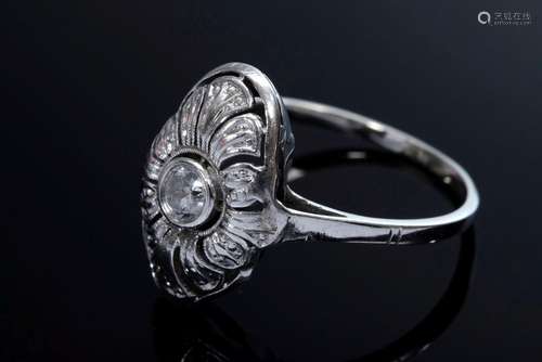 Delicate WG 585 ring with oval attachment and diamond (ca.0....