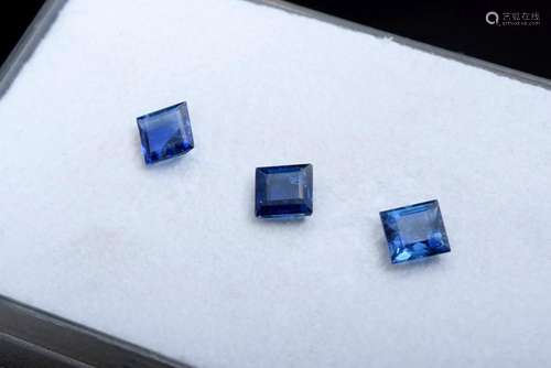 3 Unset round sapphires in carré cut together approx. 2ct