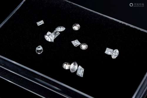 14 Unset diamonds in different cuts total approx. 1.5ct/VSI-...